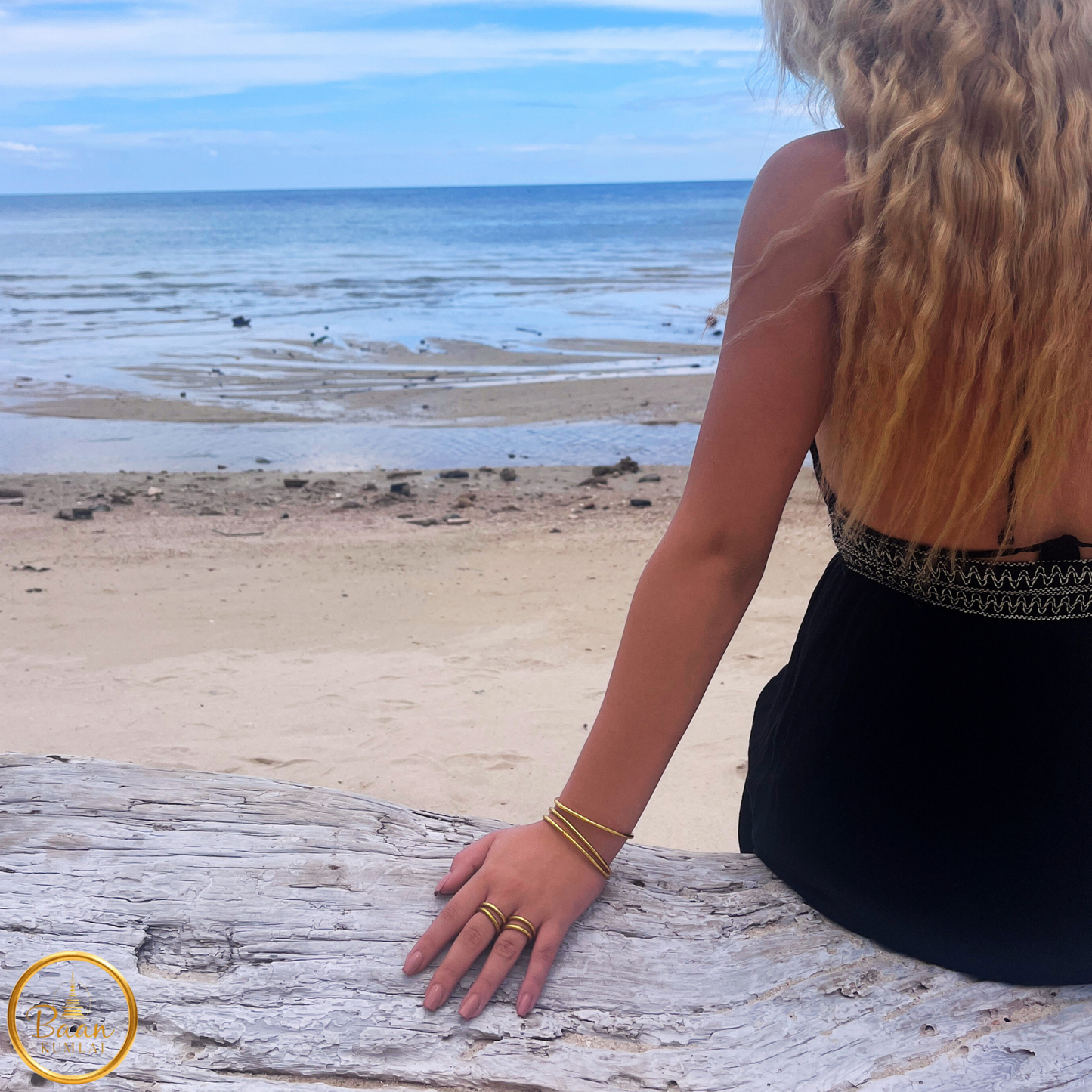 Bracelet bouddhiste doré fin – pourquoi porter 3 joncs bouddhistes – prospérité et énergie