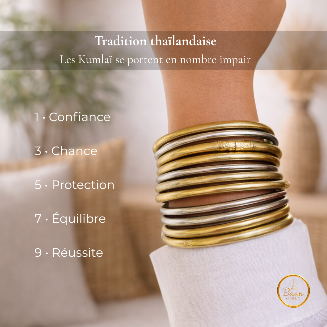 Bracelets Kumlai champagne portés au poignet – joncs bouddhistes Bâan Kumlaï