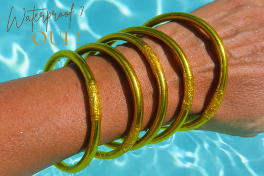 Jonc bouddhiste waterproof : peut-on les porter dans l’eau ?