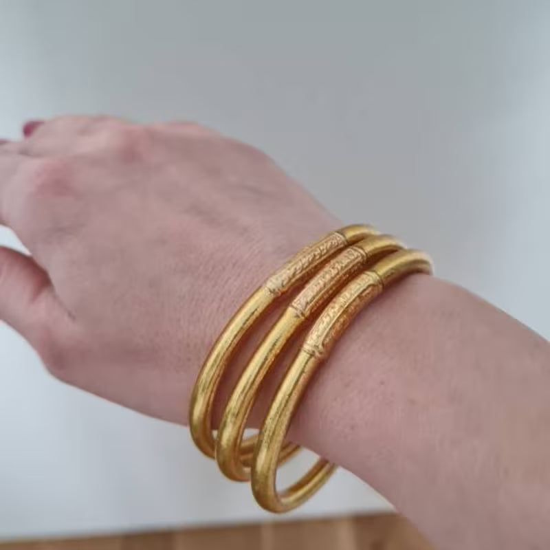 Bracelet bouddhiste 3 Kumlaï porté au poignet – Bâan Kumlaï, talisman de protection