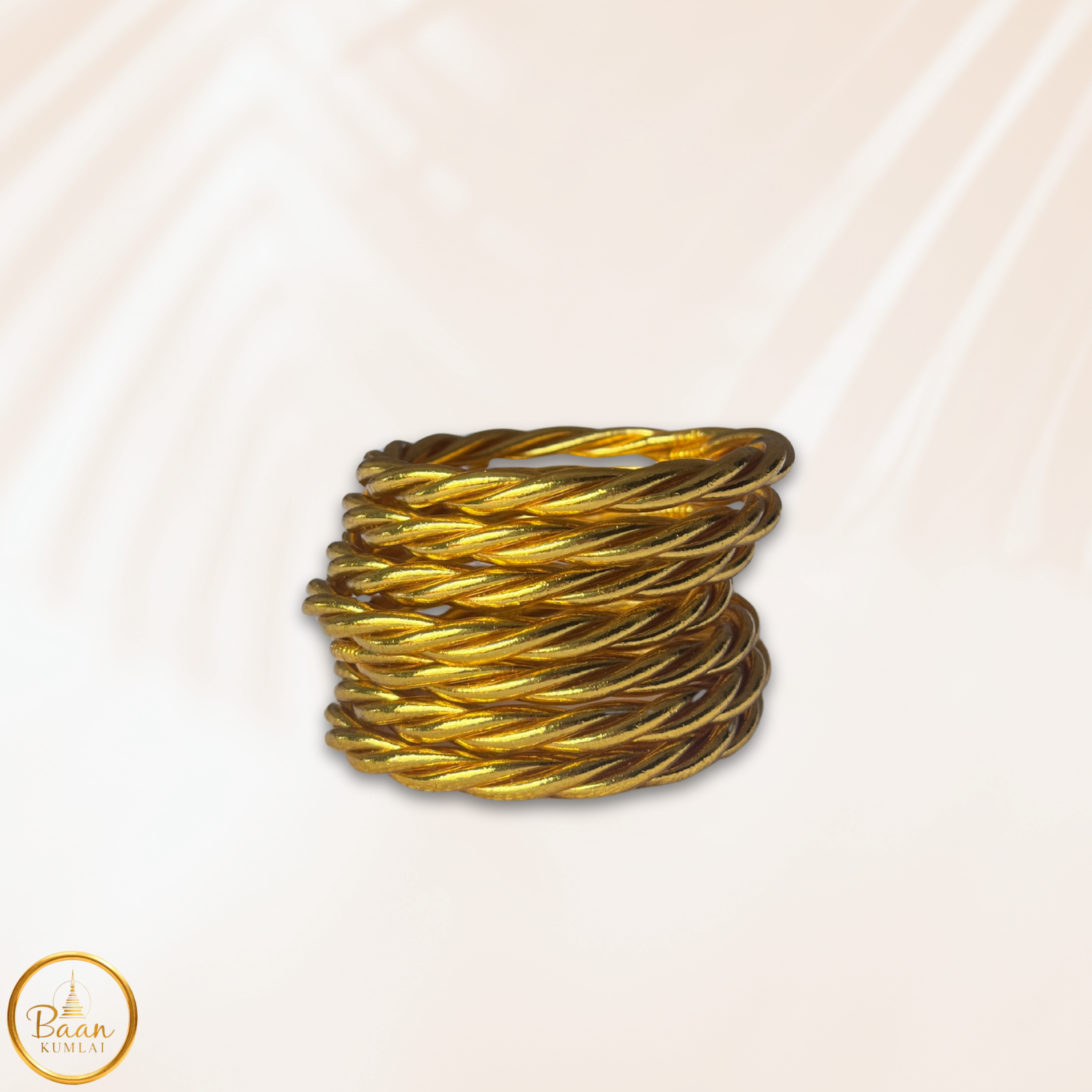 Vrai bracelet bouddhiste doré torsadé venu de Thaïlande pour Bâan Kumlai - Feuilles d'or et mantra à l'intérieur