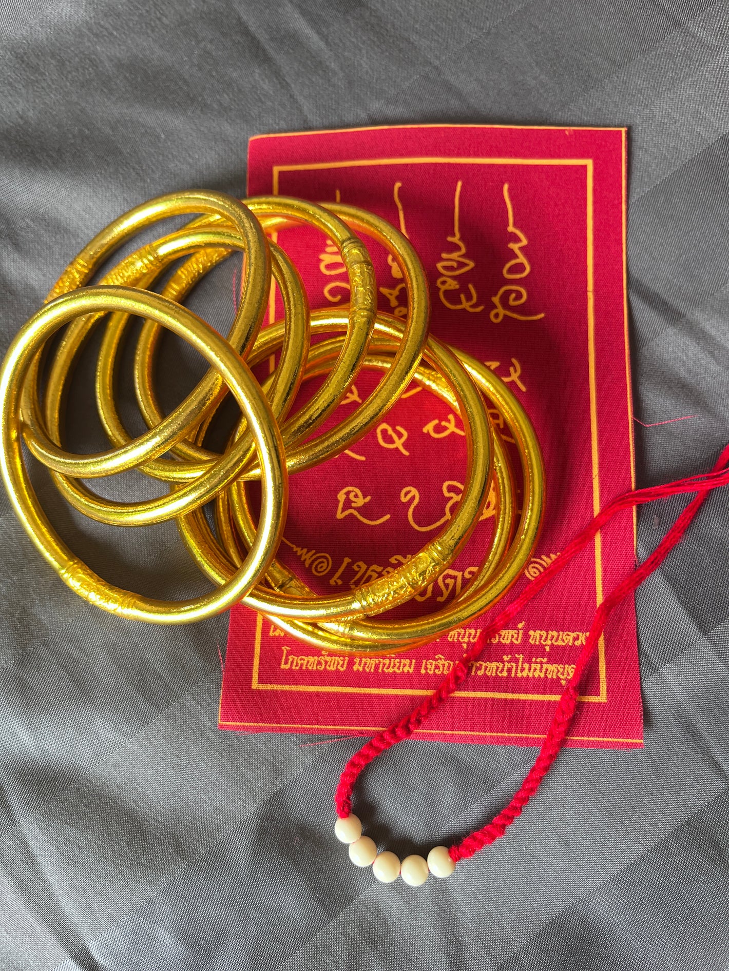 Avis client rituel 9 joncs bouddhistes or portés par une cliente Baan Kumlaï – Amulette de protection béni en Thaïlande