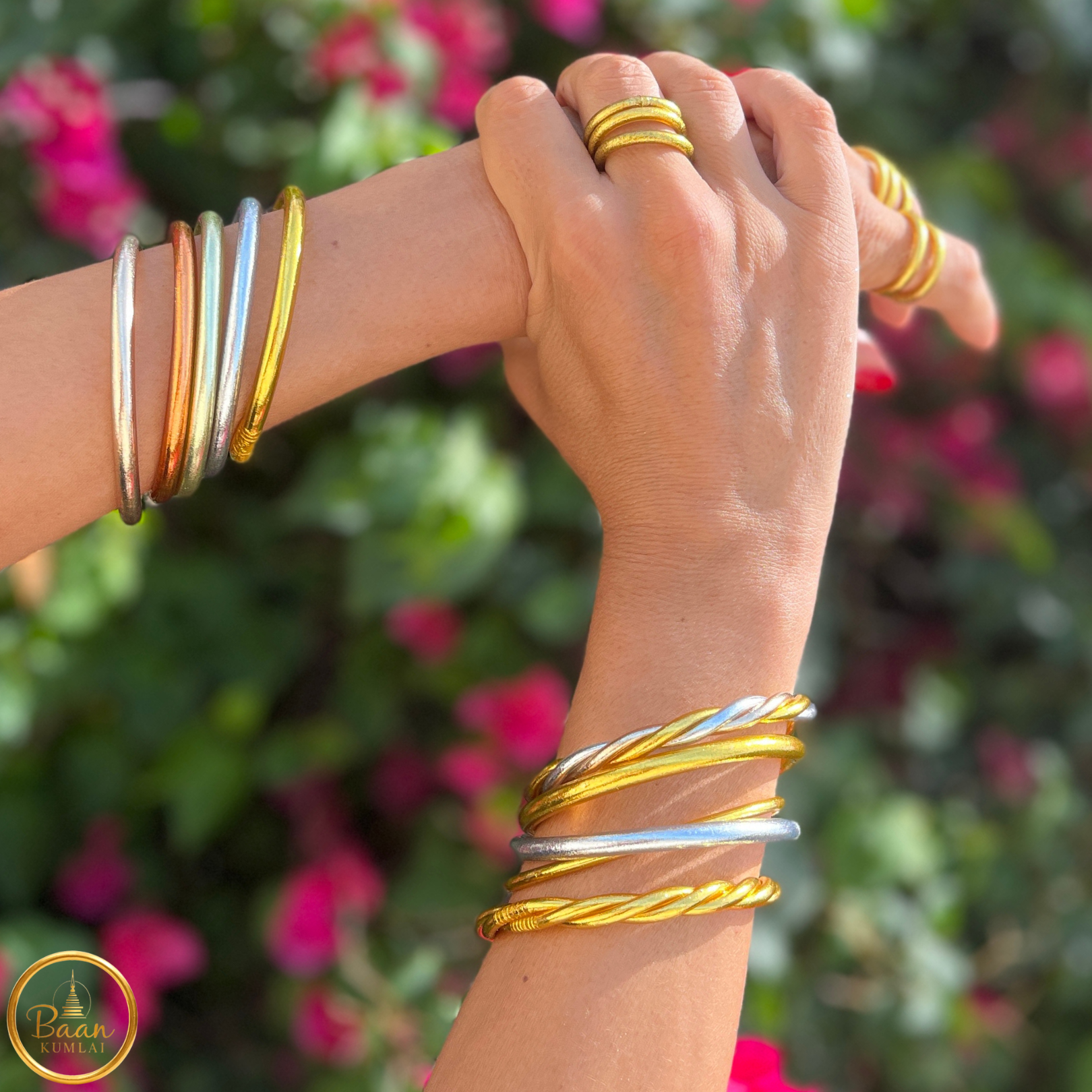 Comment porter les bracelets joncs bouddhistes - Mélangez les couleurs et les modèles avec Bâan Kumlai