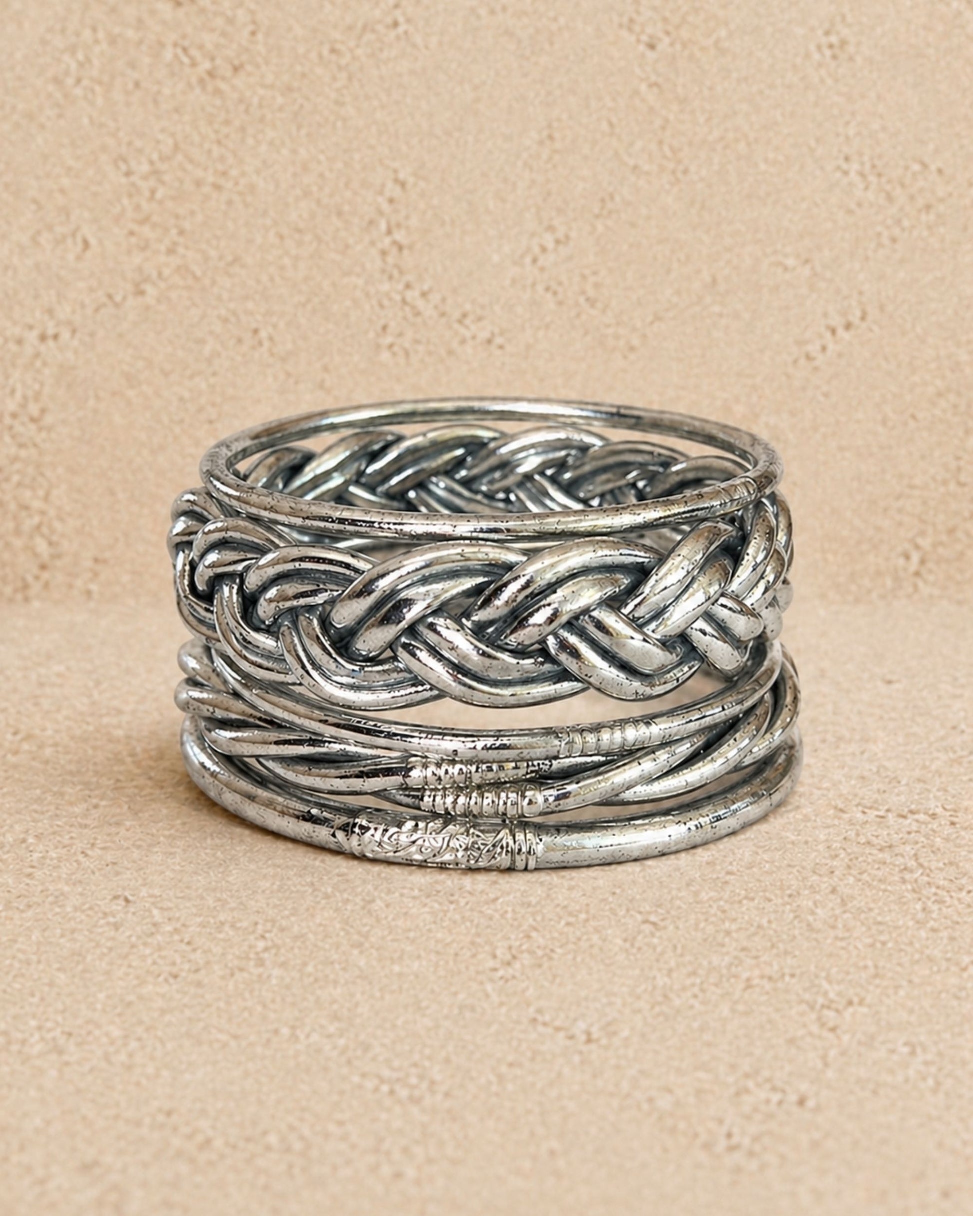 Comparaison de la gamme argent Bâan Kumlaï avec joncs bouddhistes fins, classiques, torsadés et tressés