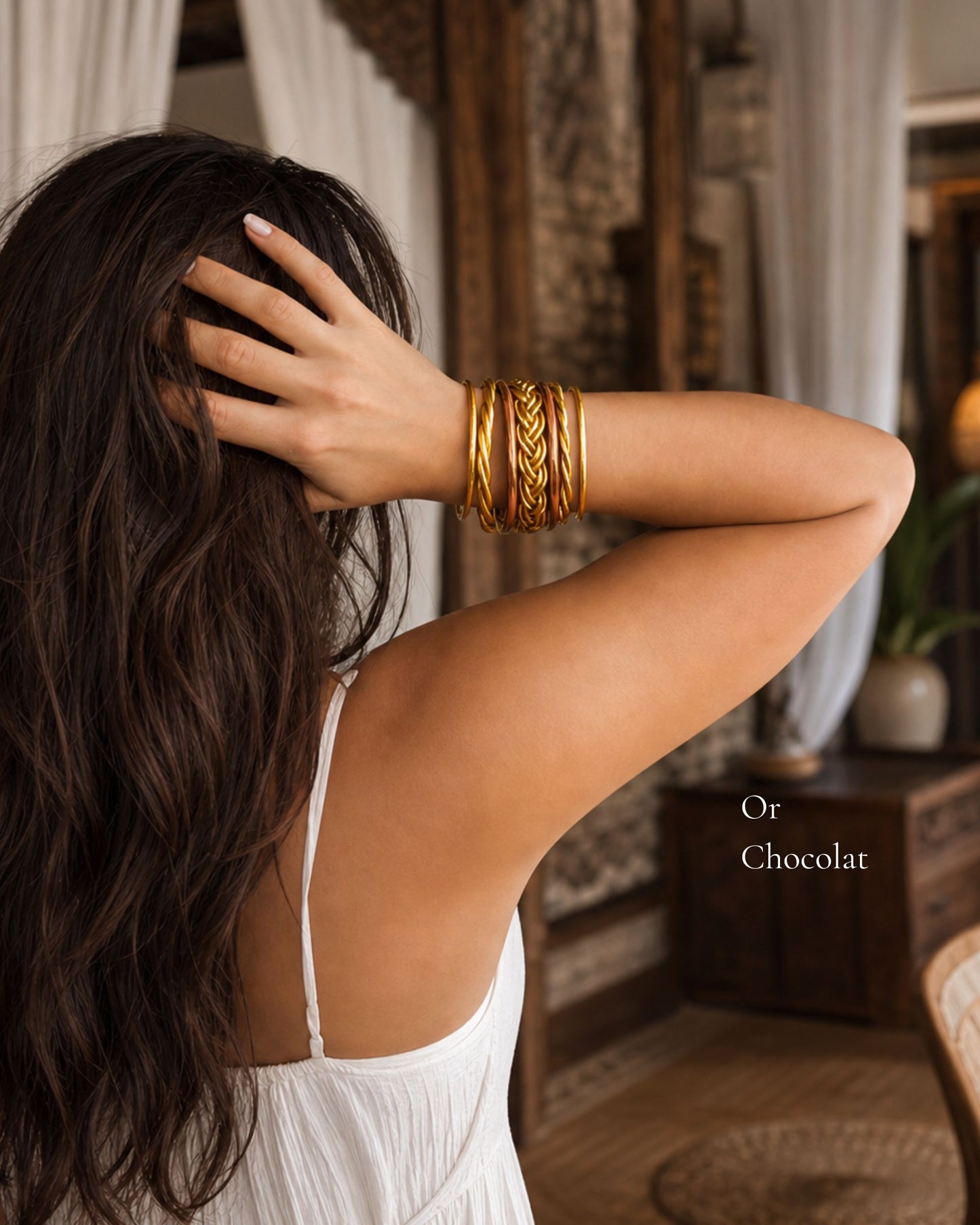 Comparaison portée de bracelets Kumlai Bâan Kumlaï en or et chocolat