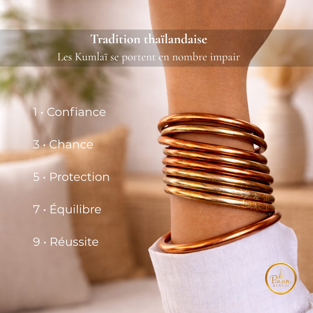 Bracelets Kumlaï cuivre portés au poignet – joncs bouddhistes traditionnels thaïlandais