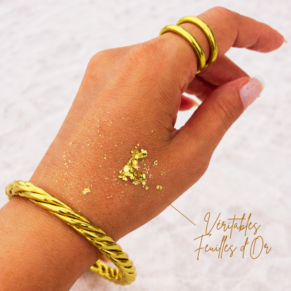 Jonc bouddhiste torsadé Kumlaï porté à la main avec feuilles d’or authentiques visibles