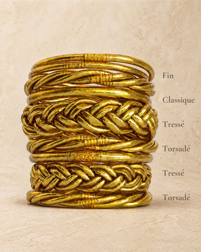 Comparaison des joncs bouddhistes or Bâan Kumlaï : bracelets fin, classique, torsadé et tressé.
