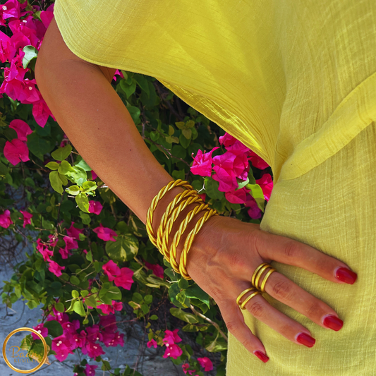 Comment porter 5 bracelets bouddhistes torsadés dorés - Bâan Kumlai authentique